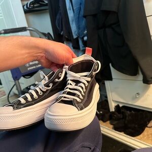 Shoes brand new no box though lady threw it away